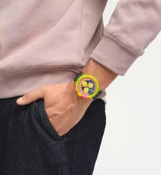 Swatch SB06J100 NEON TO THE MAX Kol Saati