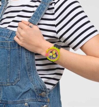 Swatch SB06J100 NEON TO THE MAX Kol Saati