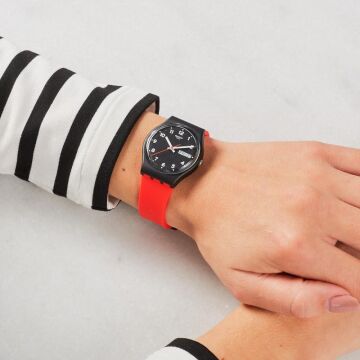 Swatch GB754 RED GRIN Kol Saati